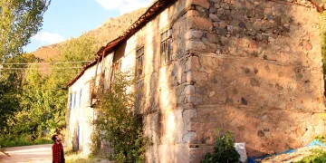 Duvardan indirilmeyen 49 yıllık resm