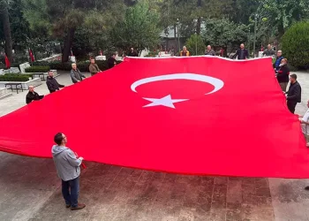 Şehitler için dua okuyup çorba dağıttılar