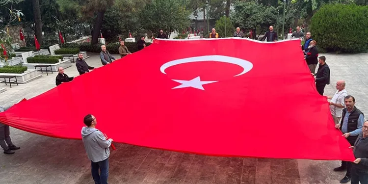 Şehitler için dua okuyup çorba dağıttılar