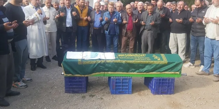 Ahmet Kanlı son yolculuğuna dualarla uğurlandı