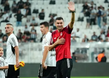 Burak Yılmaz’dan Şenol Güneş’e: “Hayatım boyunca yeriniz kalbimin en müstesna yeridir hocam”