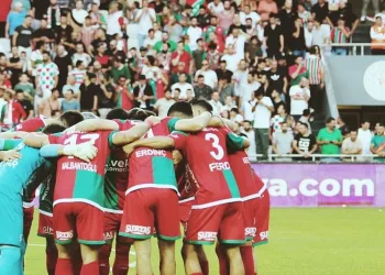 Karşıyaka, ilk yenilgisini aldı