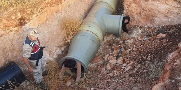 Kilis’te sulama borusunun içinde 3 düzensiz göçmen yakalandı
