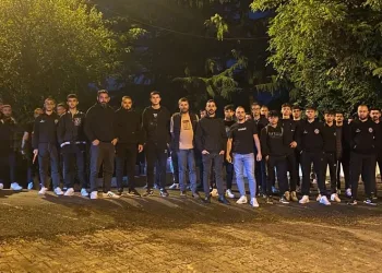 Vanspor maçı tartışmalarından sonra taraftarlar Zonguldak Kömürspor’a destek verdi