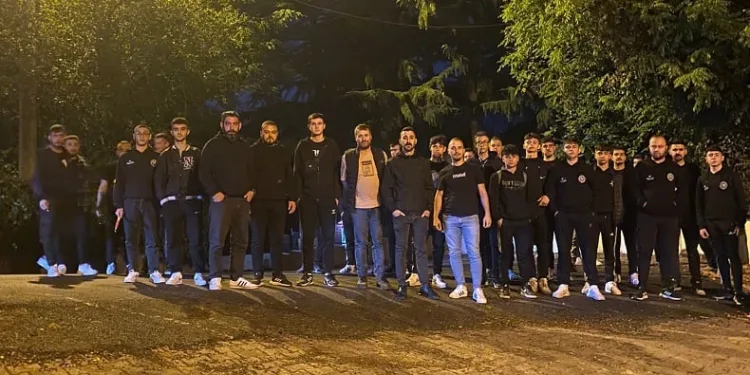 Vanspor maçı tartışmalarından sonra taraftarlar Zonguldak Kömürspor’a destek verdi