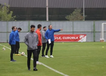Boluspor Teknik Direktörü Yalçın Koşukavak: “Göztepe maçını kazanmak istiyoruz”