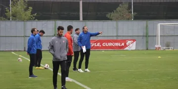 Boluspor Teknik Direktörü Yalçın Koşukavak: “Göztepe maçını kazanmak istiyoruz”