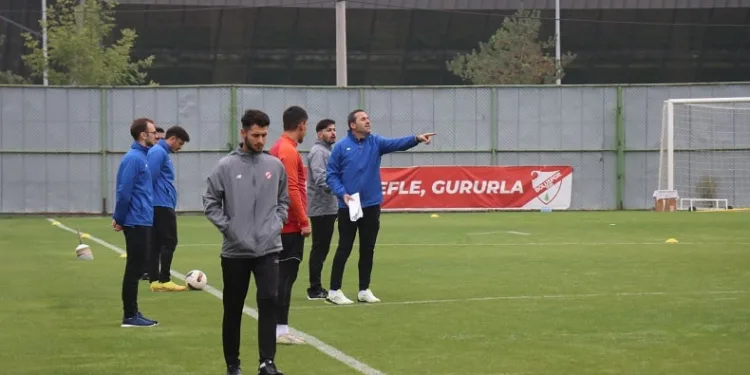 Boluspor Teknik Direktörü Yalçın Koşukavak: “Göztepe maçını kazanmak istiyoruz”