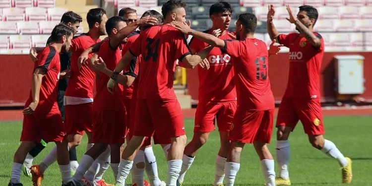 Eskişehirspor hazırlık maçını 3 golle kazandı
