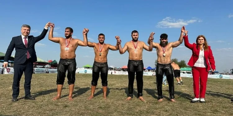 Pehlivanlar Bulgaristan’dan başarıyla döndü