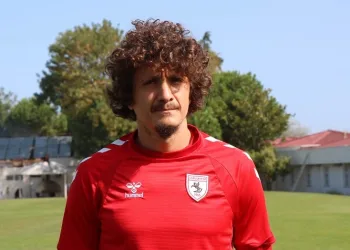 Samsunspor kaptanı Osman Çelik: “Eve gittiğimizde rahat uyuyamıyoruz”