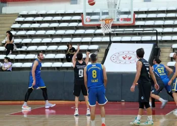 Sakarya Büyükşehir Basketbol sahadan galip ayrıldı