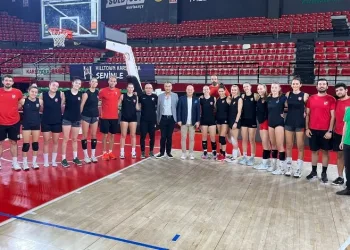 Karşıyaka yönetiminden voleybola ziyaret