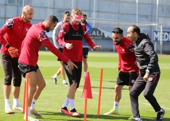 Sivasspor’da futbolculara gözü kapalı antrenman