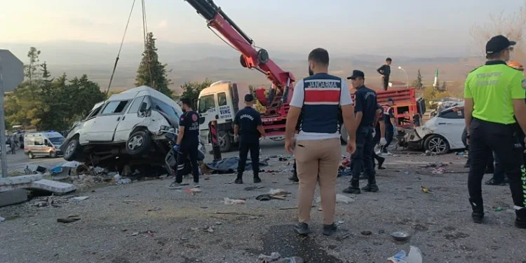 Feci kazada 6 kişi yaşamını yitirdi