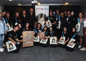 Öğrenciler Tomris Uyar’ı drama atölyesinde tanıdı