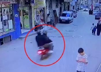 Bursa’da berberde sıra bekleyen husumetlisine kurşun yağdırdı