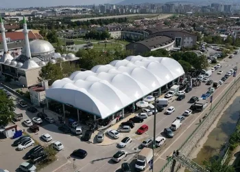 Altınşehir’de modern kapalı pazar alanı açıldı