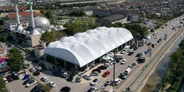 Altınşehir’de modern kapalı pazar alanı açıldı