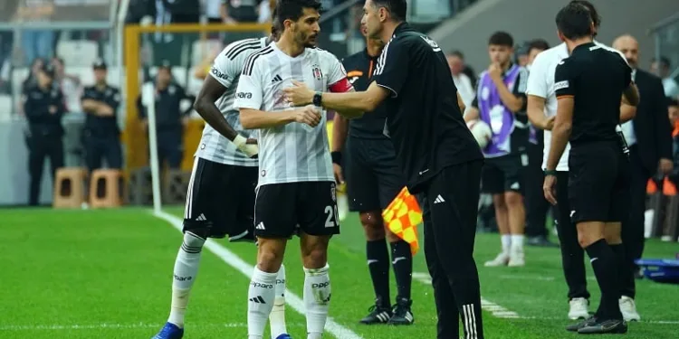 Burak Yılmaz: “Beşiktaş büyük bir camia, bu durumdan da alnının akıyla çıkacaktır”