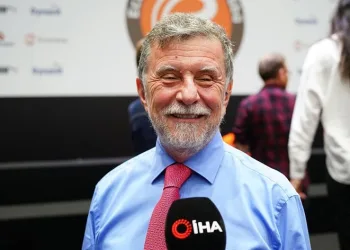 Faruk Eczacıbaşı: “Hedefimiz tüm kulvarlarda şampiyonluk”