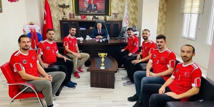 Silopi voleybol takımı bölge finallerine yükseldi