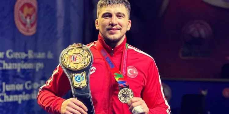 Dünya şampiyonu Ahmet Talha Kacur’un hedefi olimpiyatlarda altın madalya kazanmak