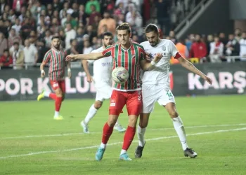 Karşıyaka’da Fatih Taşdelen, Batman Petrolspor galibiyetinin mimarlarından oldu