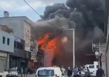 Bursa’da mobilya fabrikası alevlere teslim oldu
