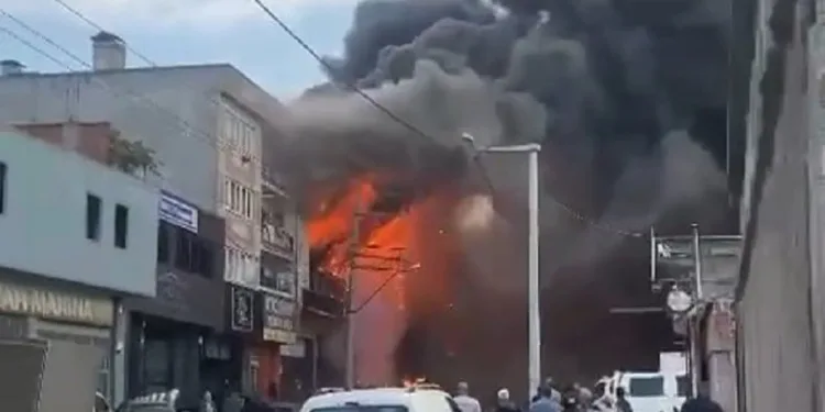 Bursa’da mobilya fabrikası alevlere teslim oldu