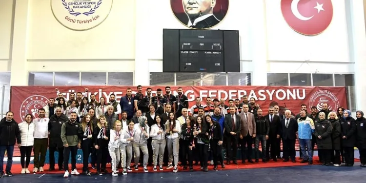 Curlingte şampiyonlar belli oldu
