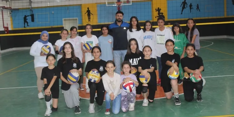 Karapınar ilçesinde voleybol kursuna yoğun ilgi