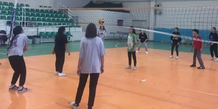 Sarıgöl’de voleybol kursu açıldı
