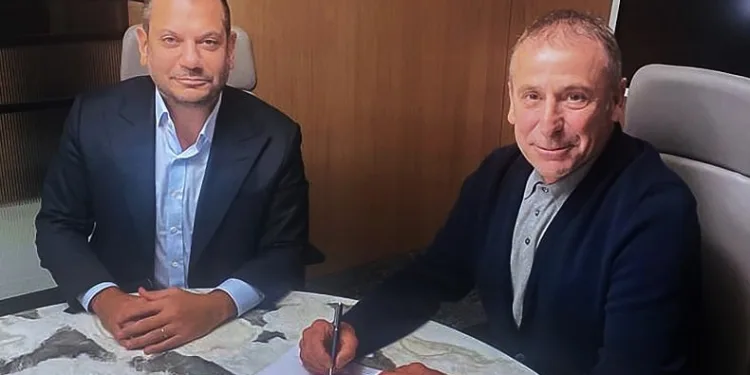 Trabzonspor’da Teknik Direktör Abdullah Avcı, boş sözleşmeyi imzaladı