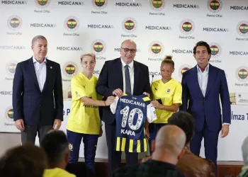 Medicana Sağlık Grubu, Fenerbahçe Kadın Futbol Takımı’nın forma sırt sponsoru oldu