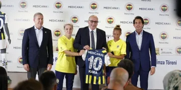 Medicana Sağlık Grubu, Fenerbahçe Kadın Futbol Takımı’nın forma sırt sponsoru oldu