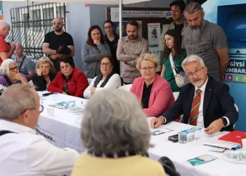 Başkan Turgay Erdem vatandaşları dinledi