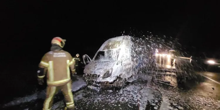 Bursa’da kargo aracı yangında kullanılmaz haline geldi