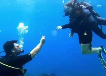 Su altında evlilik teklifi yaptı
