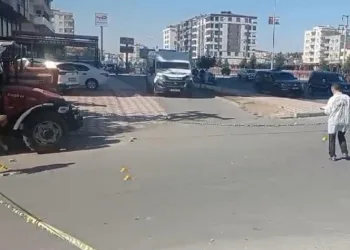 Eniştesini sokak ortasında öldürdü