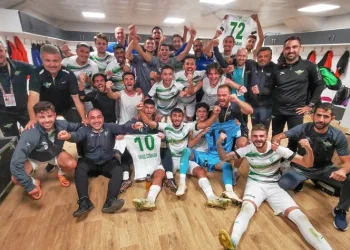 Akhisarspor ilk galibiyetini aldı, Turgutluspor takibini sürdürdü