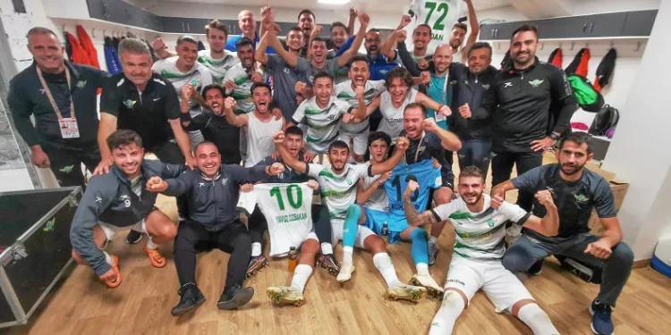 Akhisarspor ilk galibiyetini aldı, Turgutluspor takibini sürdürdü