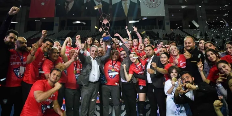 Türkiye’nin kadın hentbolde en iyisi Konyaaltı