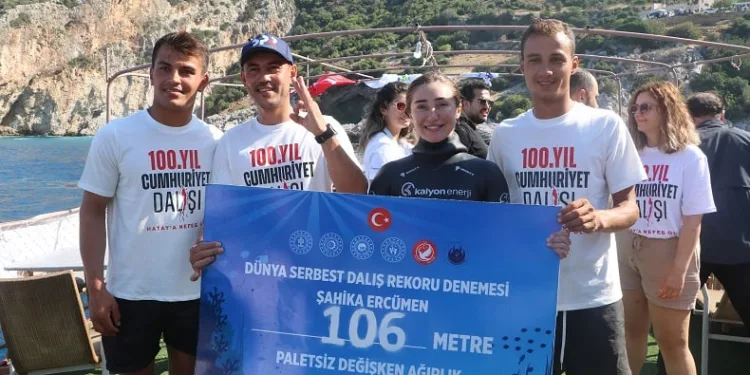 Milli sporcu Şahika Ercümen: “Dünya rekoru ile 100. yılımızı kutlamak benim için paha biçilemez”