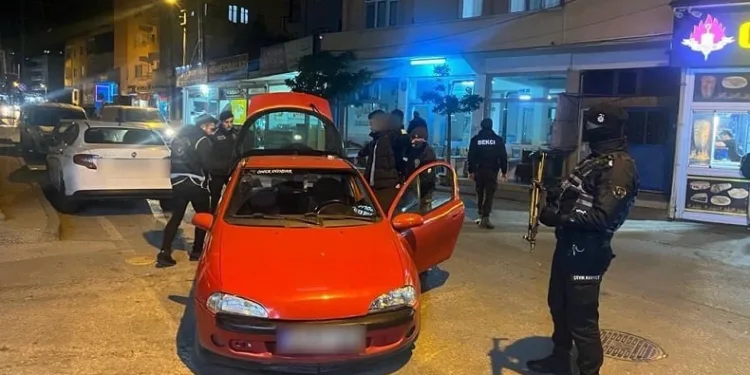 Bursa polisinden sıkı denetim: 5 gözaltı