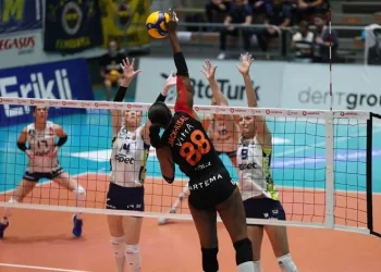 Sultanlar Ligi: Eczacıbaşı Dynavit: 3 – Fenerbahçe Opet: 2