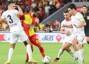 Göztepeli Yalçın Kayan, oyuncu eksiltmede ligin zirvesinde