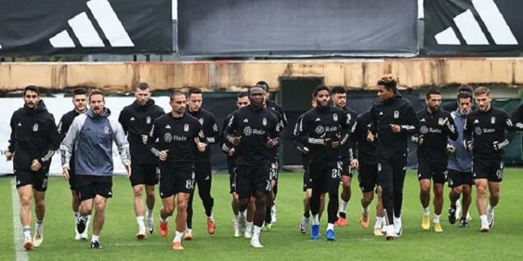 Beşiktaş kondisyon ve taktik çalıştı