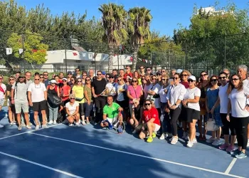 Muratpaşa’da tenis turnuvası başladı