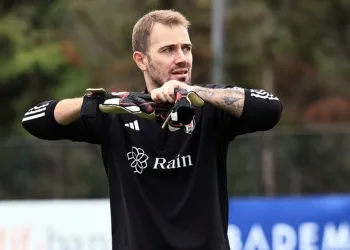 Beşiktaş’a, Mert Günok’tan sevindirici haber